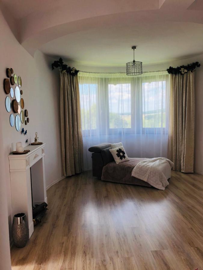 Nibylandia Motylkowa Villa Nowa Wies Grodziska ภายนอก รูปภาพ